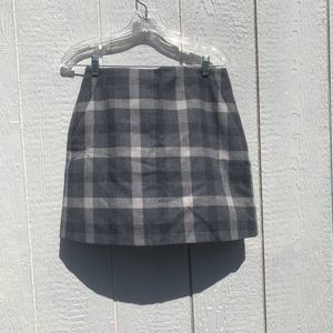uniqlo blue gray and white plaid skirt with pockets 40% wool size 8/ medium